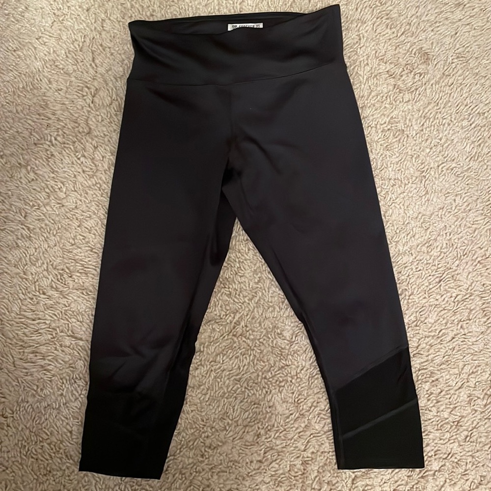 barely worn forever 21 cropped leggings